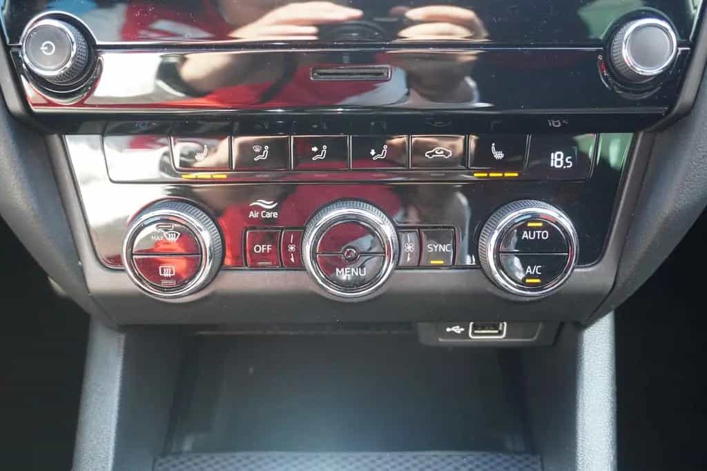Skoda Octavia Combi 2.0 RS LED Sitzheizung PDC DAB USB 10/2018-photo-15