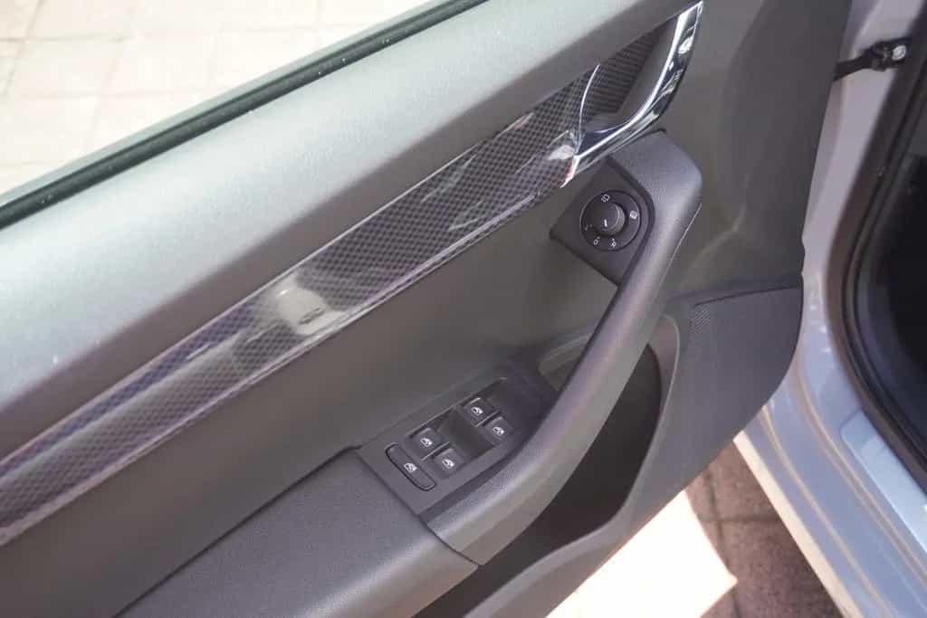 Skoda Octavia Combi 2.0 RS LED Sitzheizung PDC DAB USB 10/2018-photo-19