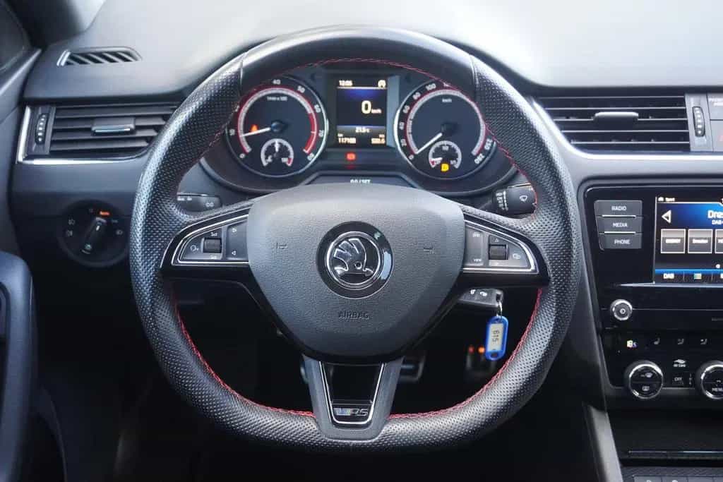 Skoda Octavia Combi 2.0 RS LED Sitzheizung PDC DAB USB 10/2018-photo-21