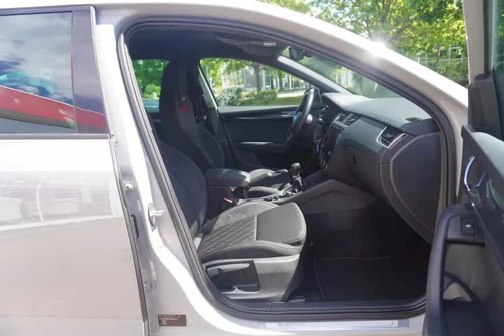 Skoda Octavia Combi 2.0 RS LED Sitzheizung PDC DAB USB 10/2018-photo-29
