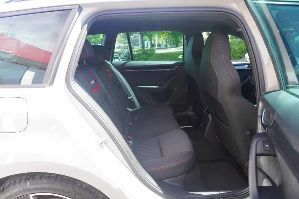 Skoda Octavia Combi 2.0 RS LED Sitzheizung PDC DAB USB 10/2018-photo-30