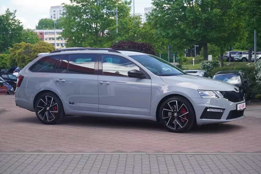 Skoda Octavia Combi 2.0 RS LED Sitzheizung PDC DAB USB 10/2018-photo-4