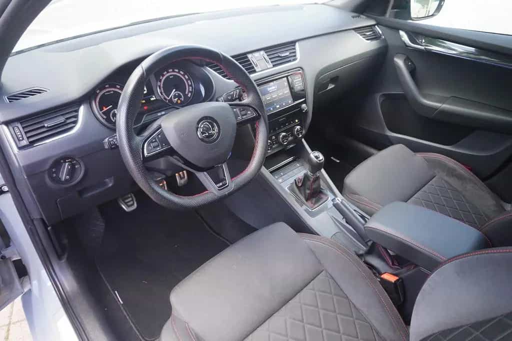 Skoda Octavia Combi 2.0 RS LED Sitzheizung PDC DAB USB 10/2018-photo-6