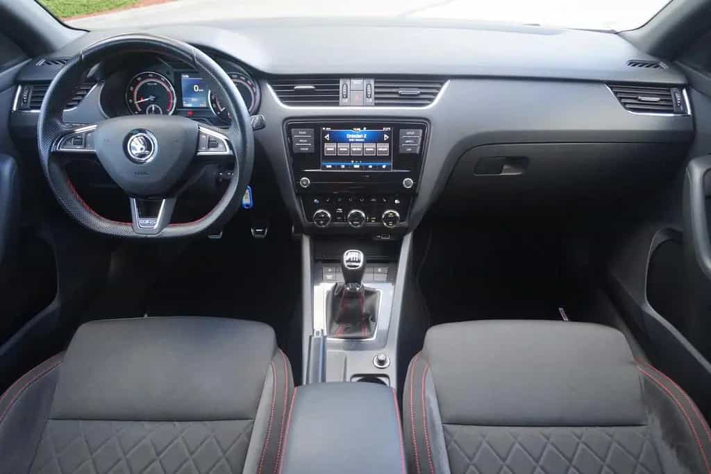 Skoda Octavia Combi 2.0 RS LED Sitzheizung PDC DAB USB 10/2018-photo-7