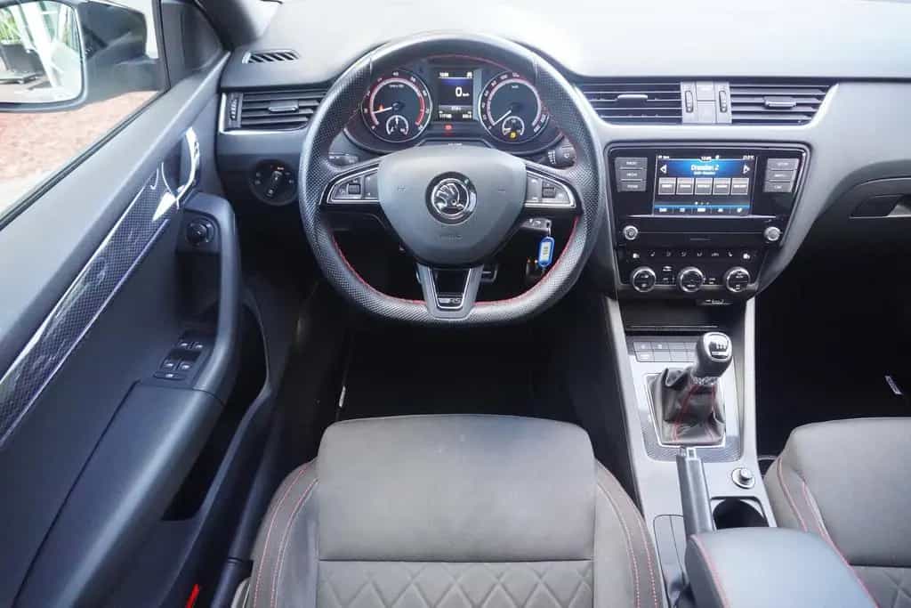 Skoda Octavia Combi 2.0 RS LED Sitzheizung PDC DAB USB 10/2018-photo-8