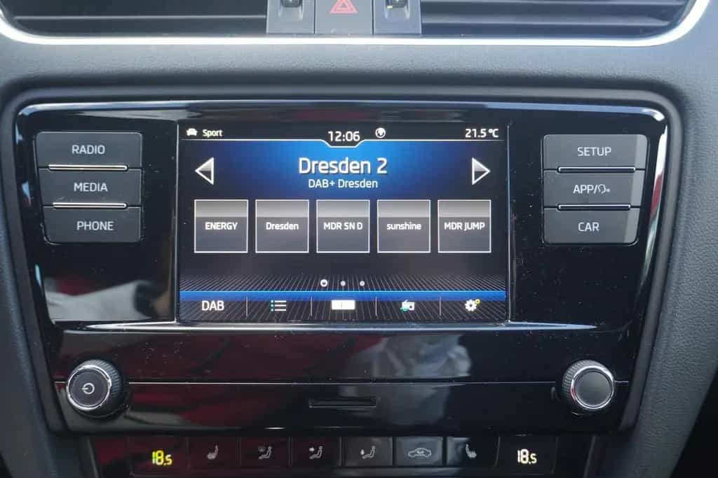 Skoda Octavia Combi 2.0 RS LED Sitzheizung PDC DAB USB 10/2018-photo-9