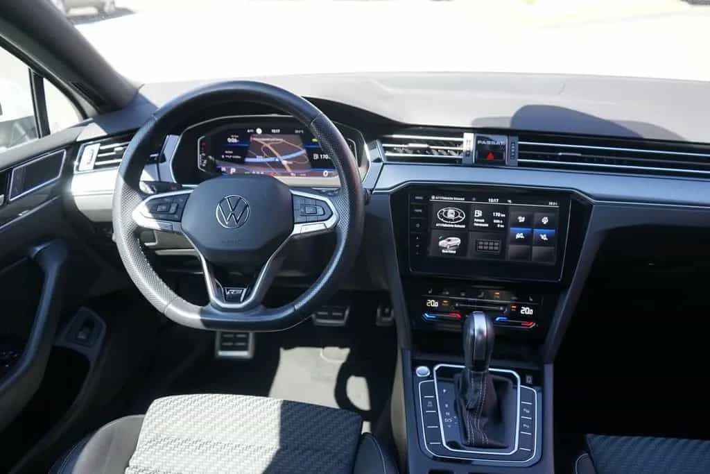 Volkswagen Passat Variant 1.5 TSI R-Line Klimaaut. LED DAB 01/2021-photo-10
