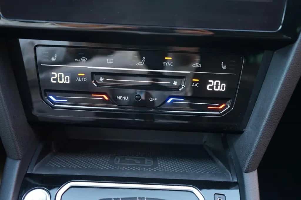 Volkswagen Passat Variant 1.5 TSI R-Line Klimaaut. LED DAB 01/2021-photo-16