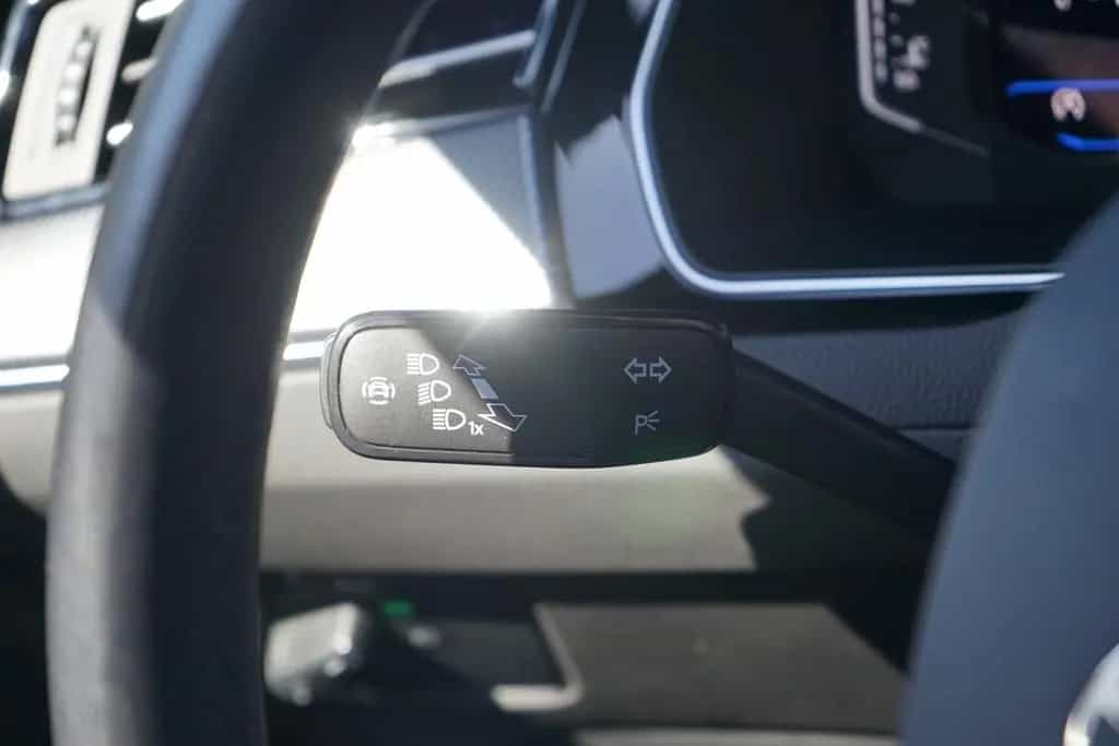 Volkswagen Passat Variant 1.5 TSI R-Line Klimaaut. LED DAB 01/2021-photo-25