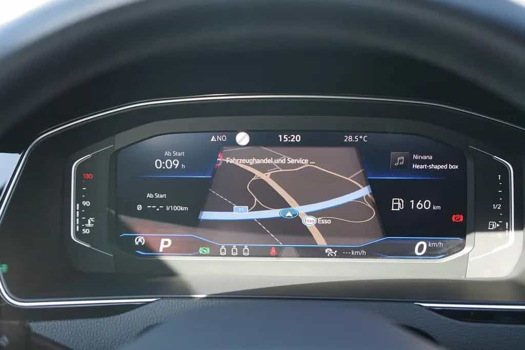 Volkswagen Passat Variant 1.5 TSI R-Line Klimaaut. LED DAB 01/2021-photo-27