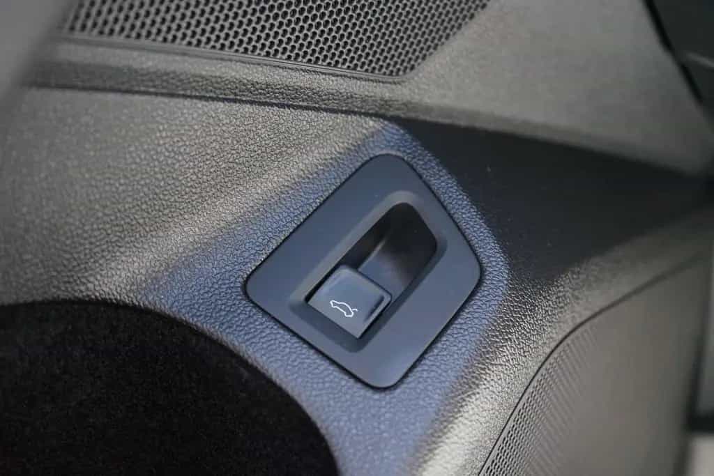 Volkswagen Passat Variant 1.5 TSI R-Line Klimaaut. LED DAB 01/2021-photo-29