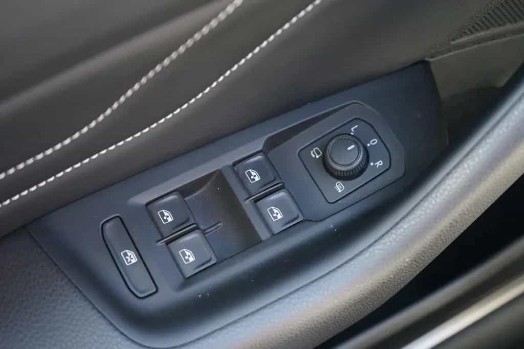 Volkswagen Passat Variant 1.5 TSI R-Line Klimaaut. LED DAB 01/2021-photo-30