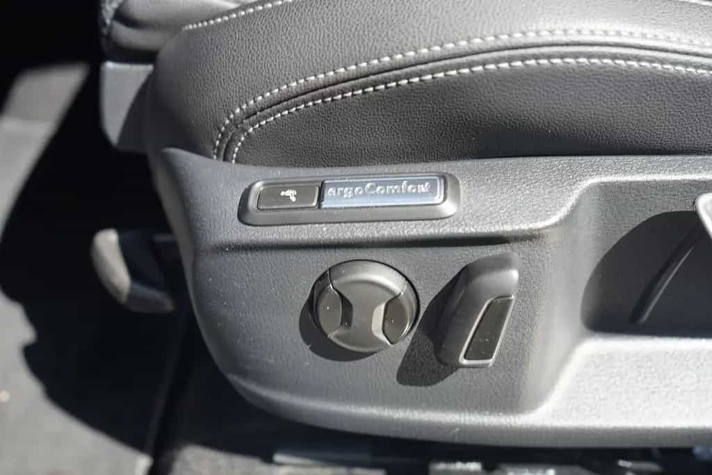 Volkswagen Passat Variant 1.5 TSI R-Line Klimaaut. LED DAB 01/2021-photo-33