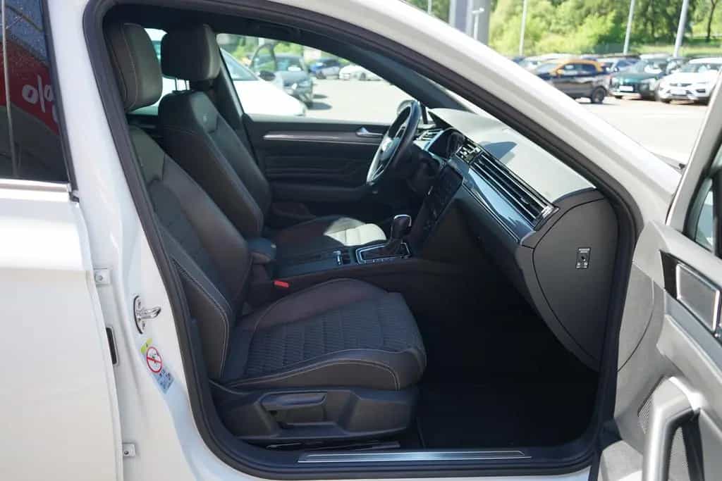 Volkswagen Passat Variant 1.5 TSI R-Line Klimaaut. LED DAB 01/2021-photo-34