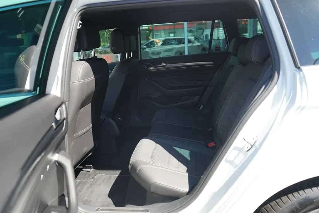 Volkswagen Passat Variant 1.5 TSI R-Line Klimaaut. LED DAB 01/2021-photo-35