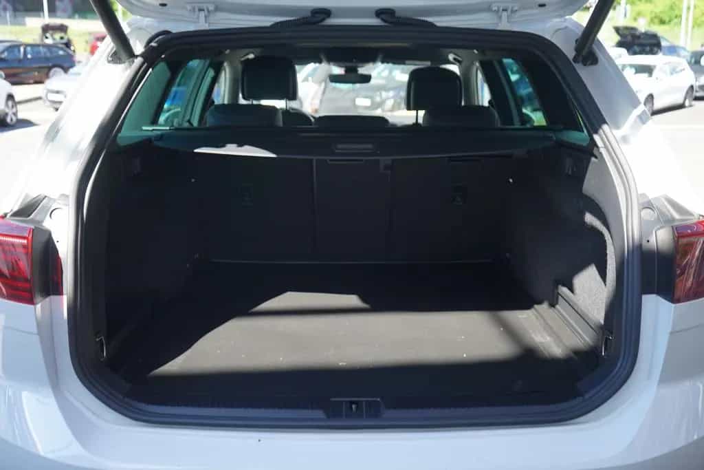 Volkswagen Passat Variant 1.5 TSI R-Line Klimaaut. LED DAB 01/2021-photo-37
