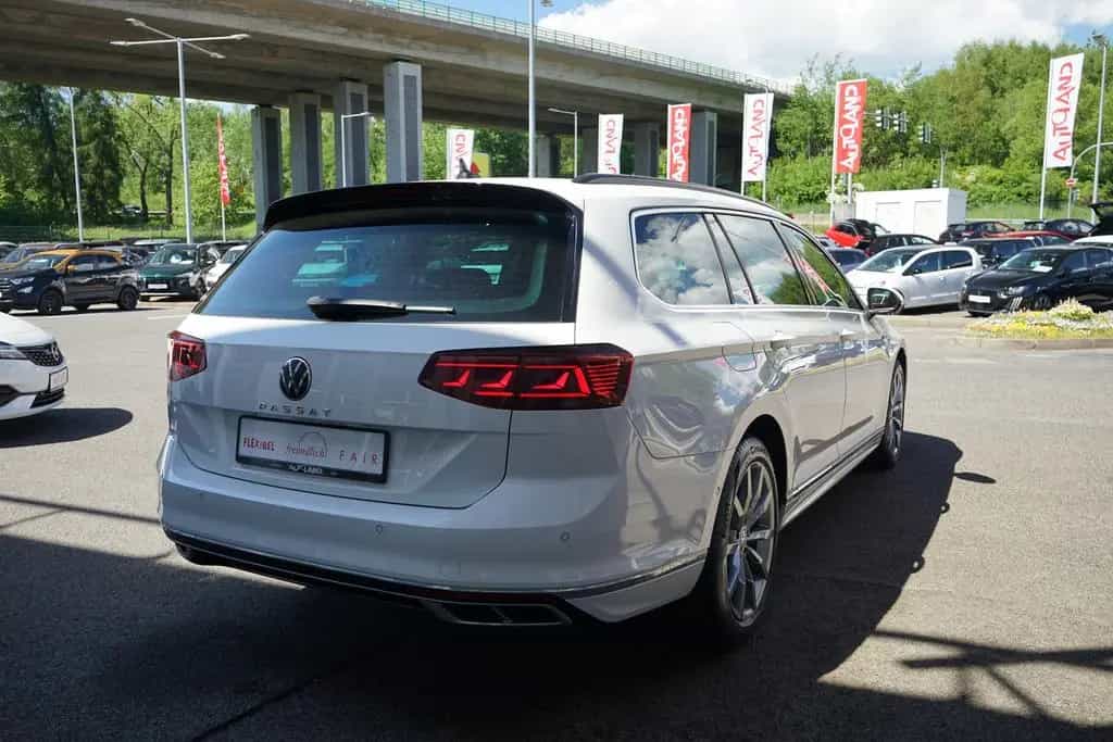 Volkswagen Passat Variant 1.5 TSI R-Line Klimaaut. LED DAB 01/2021-photo-7