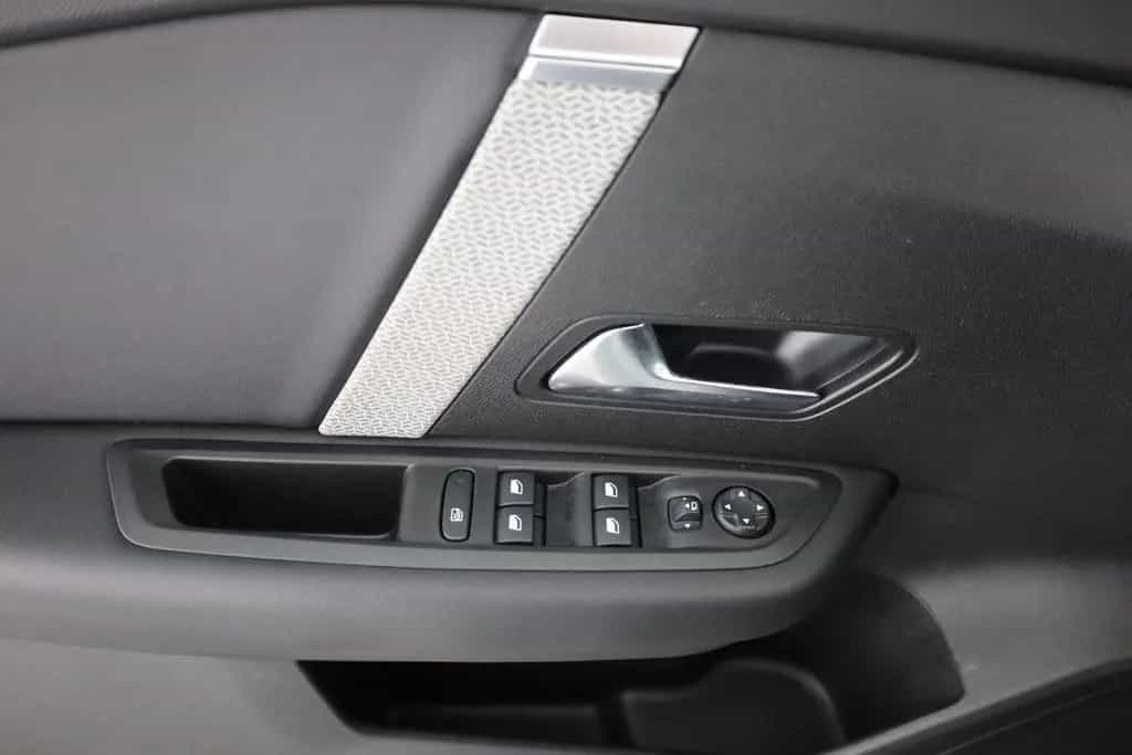 Citroën C4 PureTech 130 LED Navi Pano 360° 05/2024-photo-21