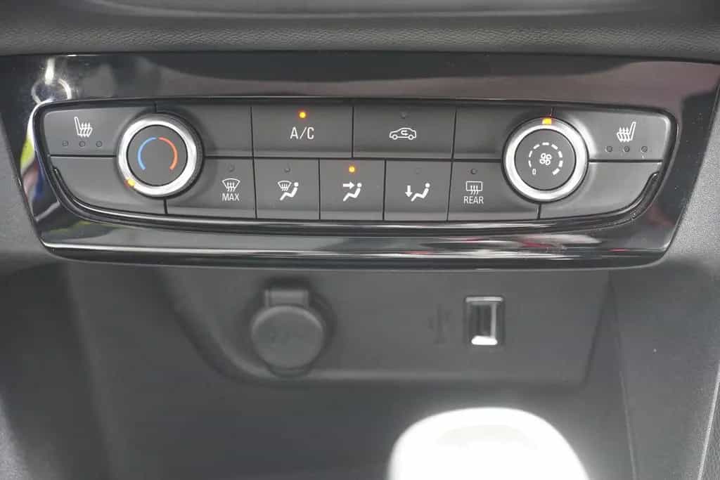 Opel Corsa F 1.2 Edition LED Kamera Klima Sitzheizung 08/2020-photo-21