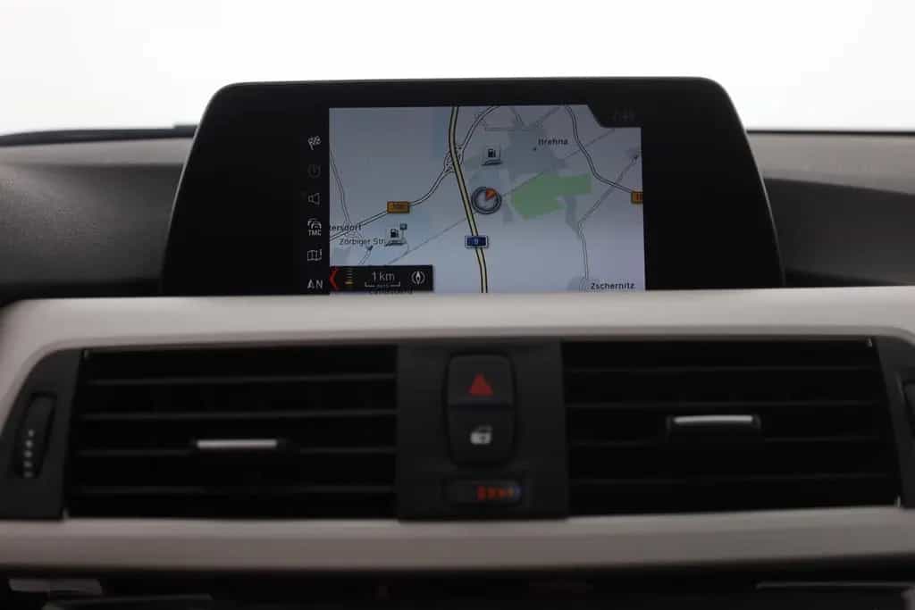 BMW 318 i Touring Aut. LED Navi Sitzheizung PDC 10/2018-photo-10