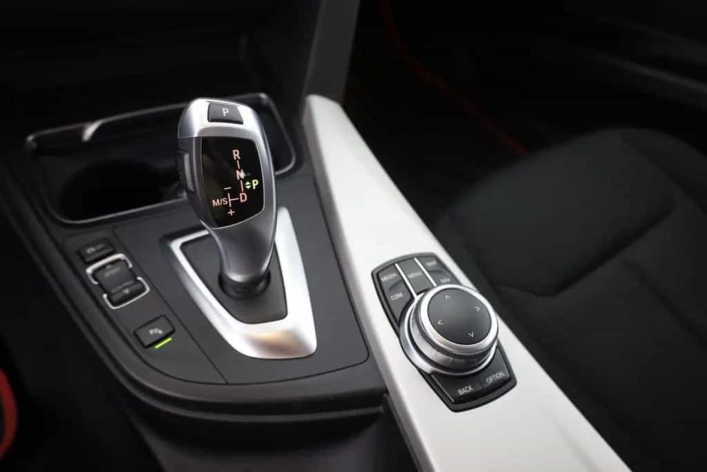BMW 318 i Touring Aut. LED Navi Sitzheizung PDC 10/2018-photo-13