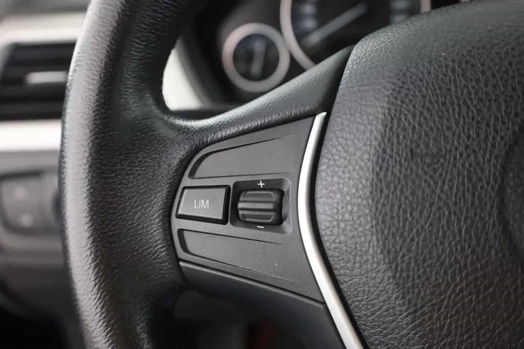 BMW 318 i Touring Aut. LED Navi Sitzheizung PDC 10/2018-photo-16