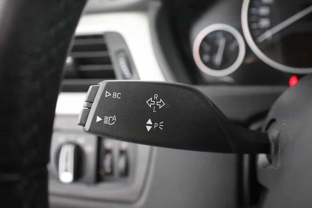 BMW 318 i Touring Aut. LED Navi Sitzheizung PDC 10/2018-photo-19