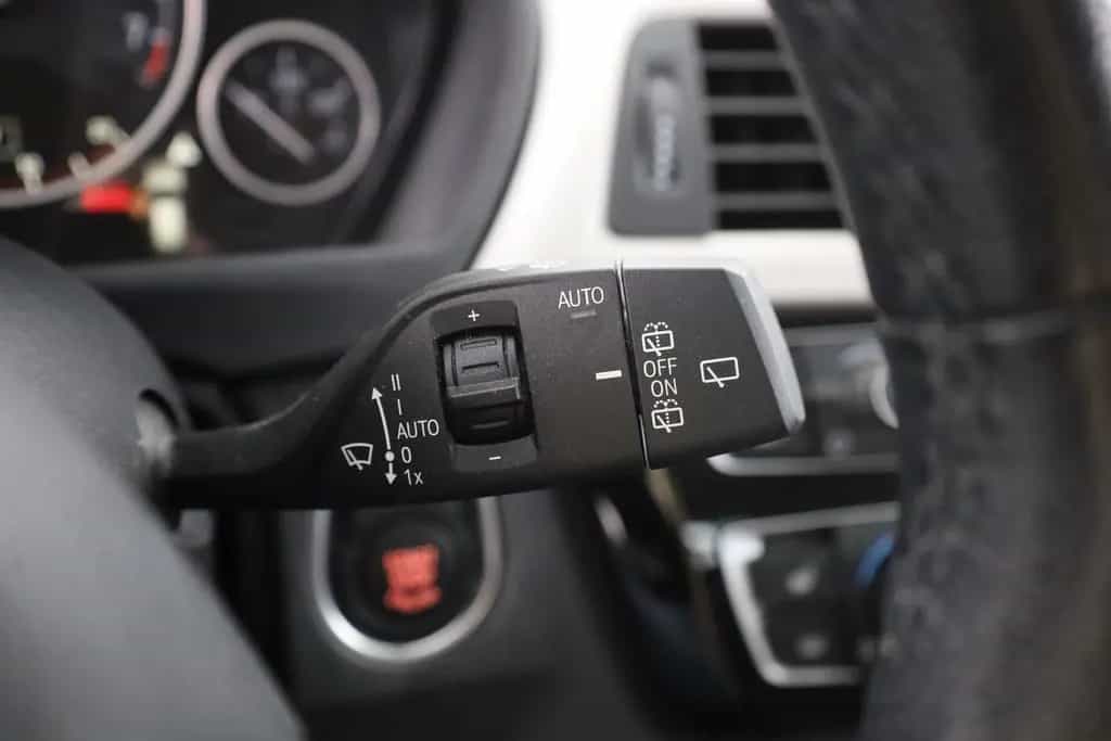 BMW 318 i Touring Aut. LED Navi Sitzheizung PDC 10/2018-photo-20