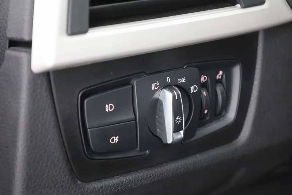 BMW 318 i Touring Aut. LED Navi Sitzheizung PDC 10/2018-photo-21
