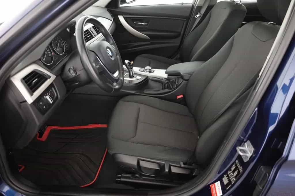 BMW 318 i Touring Aut. LED Navi Sitzheizung PDC 10/2018-photo-23
