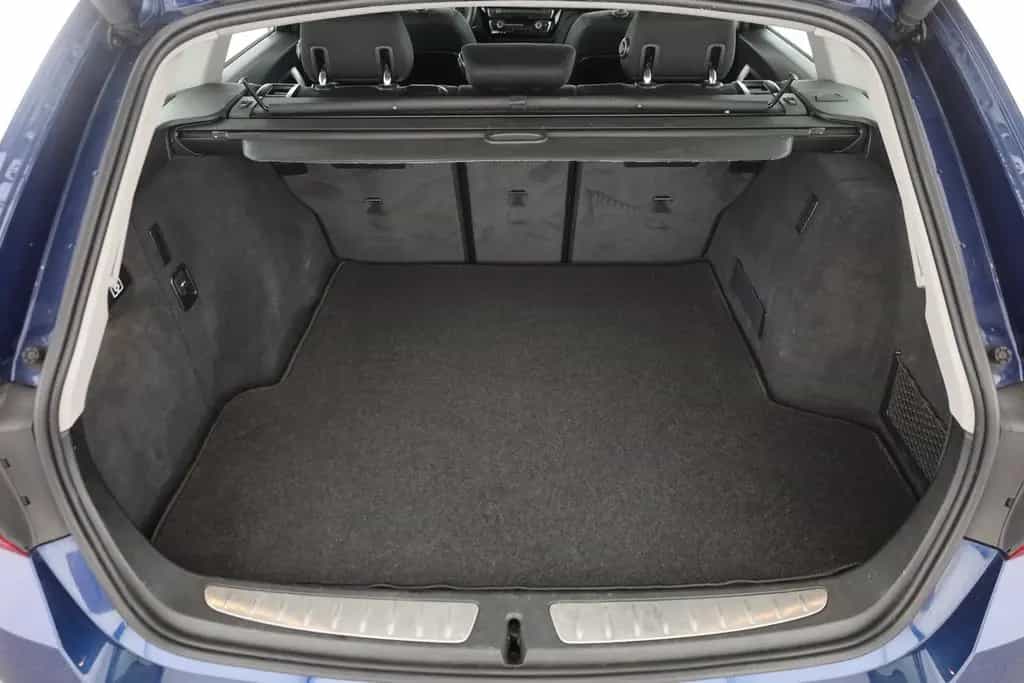 BMW 318 i Touring Aut. LED Navi Sitzheizung PDC 10/2018-photo-26