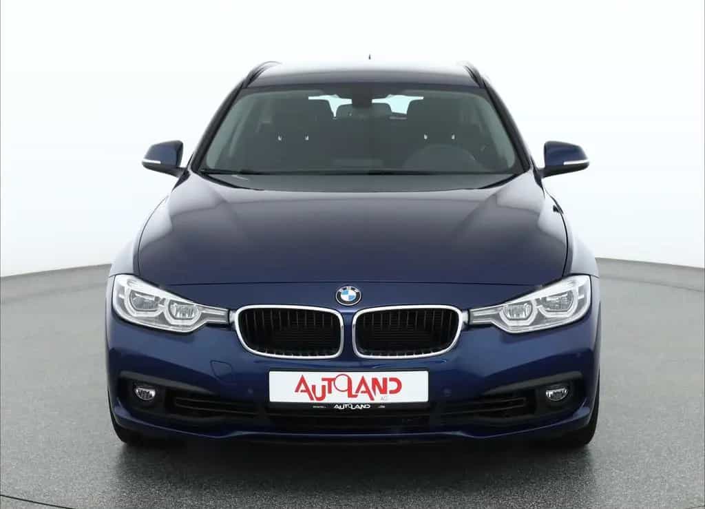 BMW 318 i Touring Aut. LED Navi Sitzheizung PDC 10/2018-photo-7