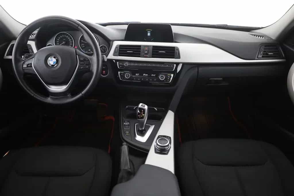BMW 318 i Touring Aut. LED Navi Sitzheizung PDC 10/2018-photo-8