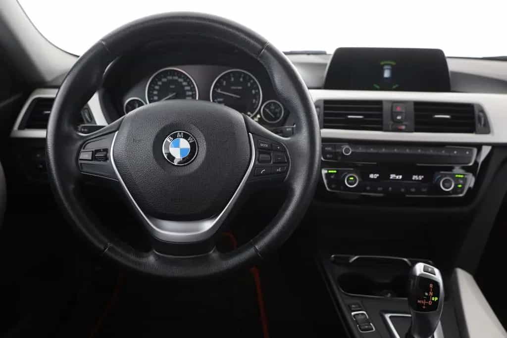 BMW 318 i Touring Aut. LED Navi Sitzheizung PDC 10/2018-photo-9