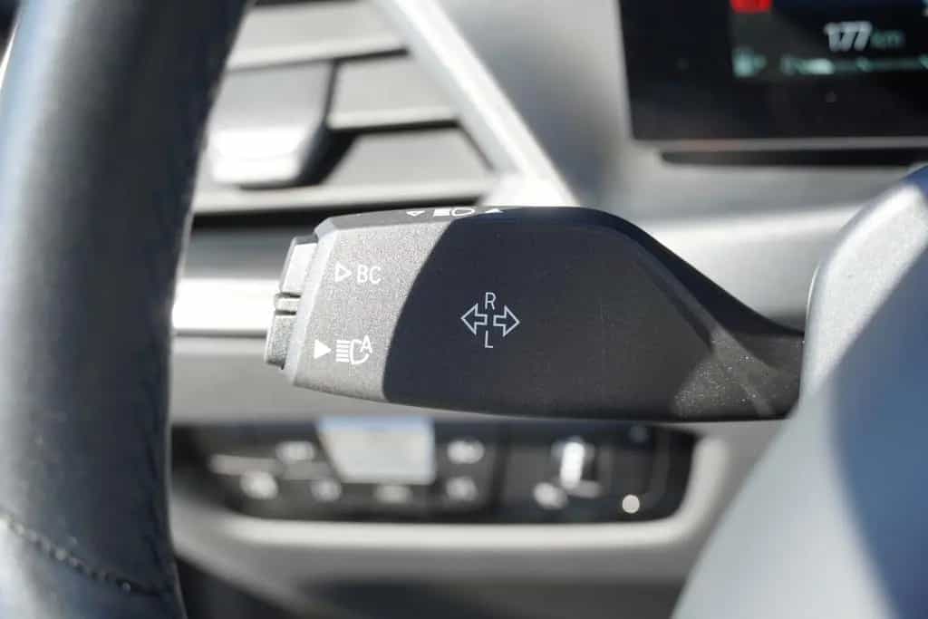 BMW 318 i Touring LED Navi Tempomat el. Heckklappe 02/2023-photo-27