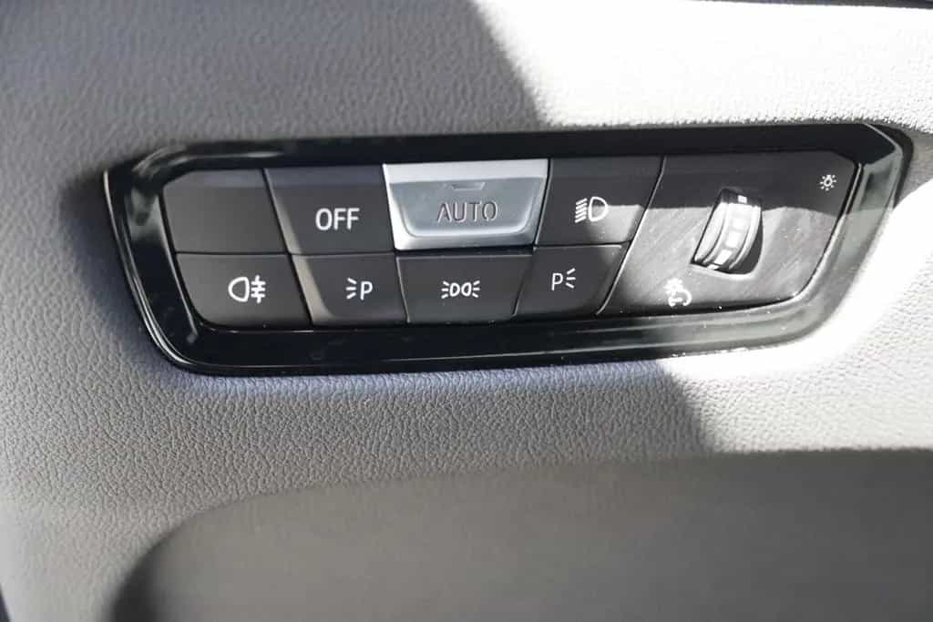 BMW 318 i Touring LED Navi Tempomat el. Heckklappe 02/2023-photo-32