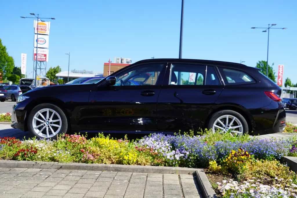 BMW 318 i Touring LED Navi Tempomat el. Heckklappe 02/2023-photo-4