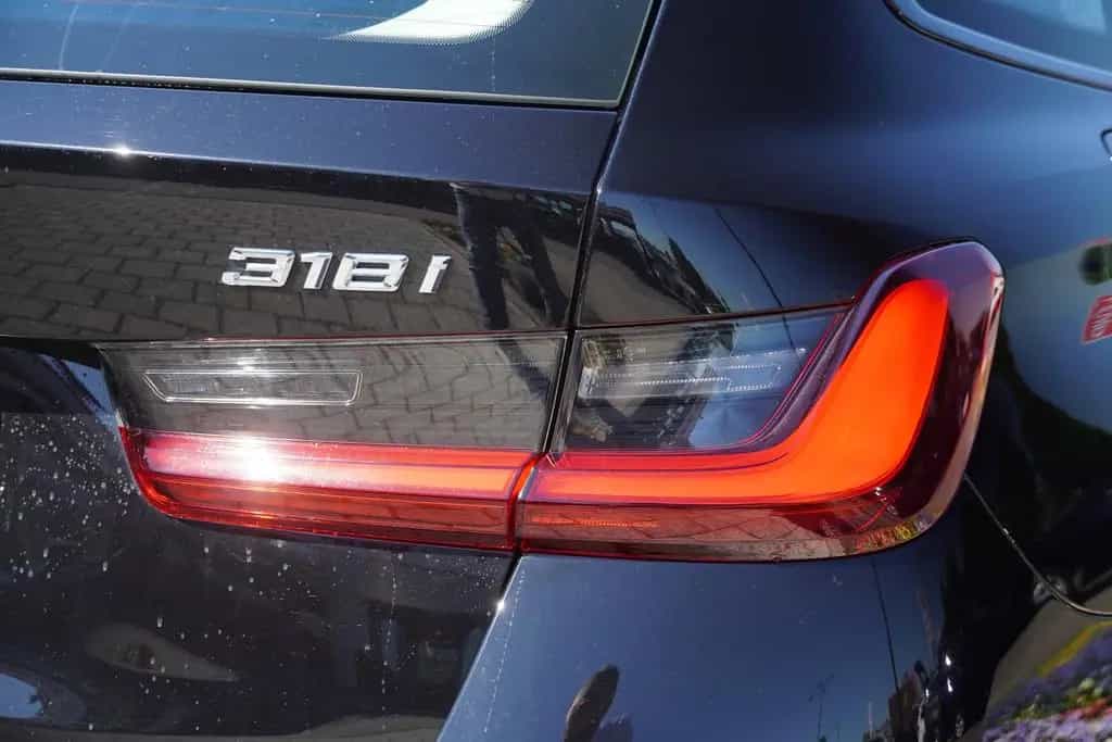 BMW 318 i Touring LED Navi Tempomat el. Heckklappe 02/2023-photo-42