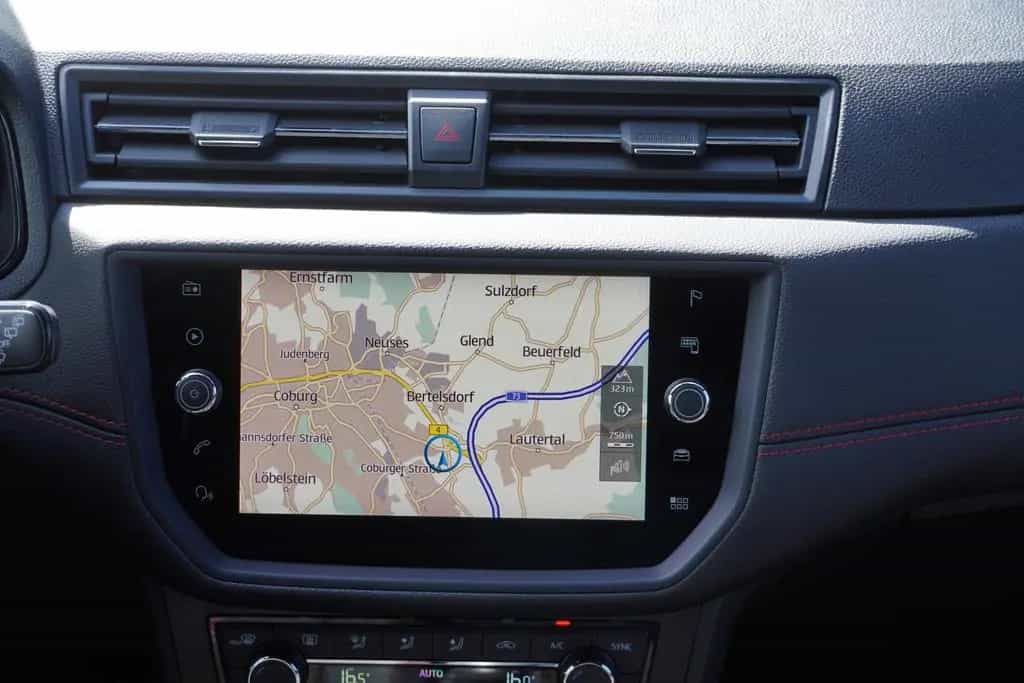 Seat Arona 1.5 FR LED Navi Kamera AHK ACC Sitzheizung 12/2019-photo-12