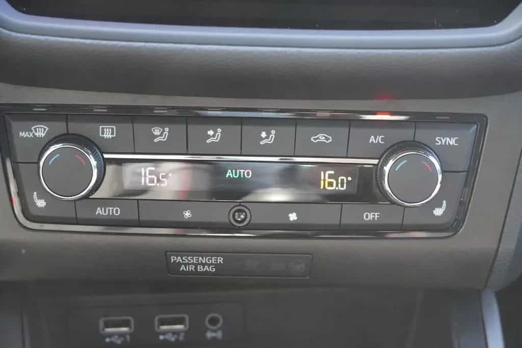 Seat Arona 1.5 FR LED Navi Kamera AHK ACC Sitzheizung 12/2019-photo-21