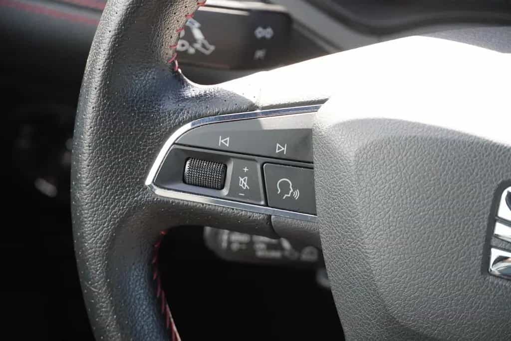Seat Arona 1.5 FR LED Navi Kamera AHK ACC Sitzheizung 12/2019-photo-28
