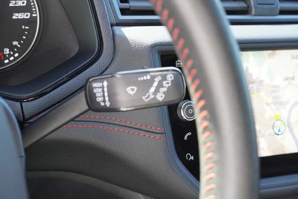 Seat Arona 1.5 FR LED Navi Kamera AHK ACC Sitzheizung 12/2019-photo-32