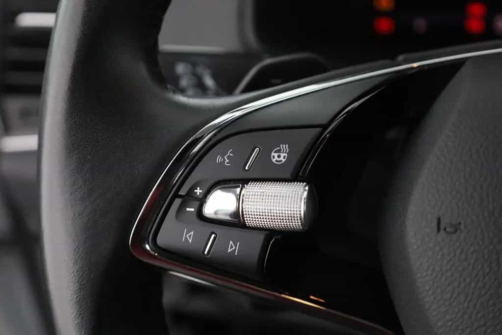 Skoda Karoq 1.5 TSI DSG Style LED Navi Standheizung 06/2022-photo-15