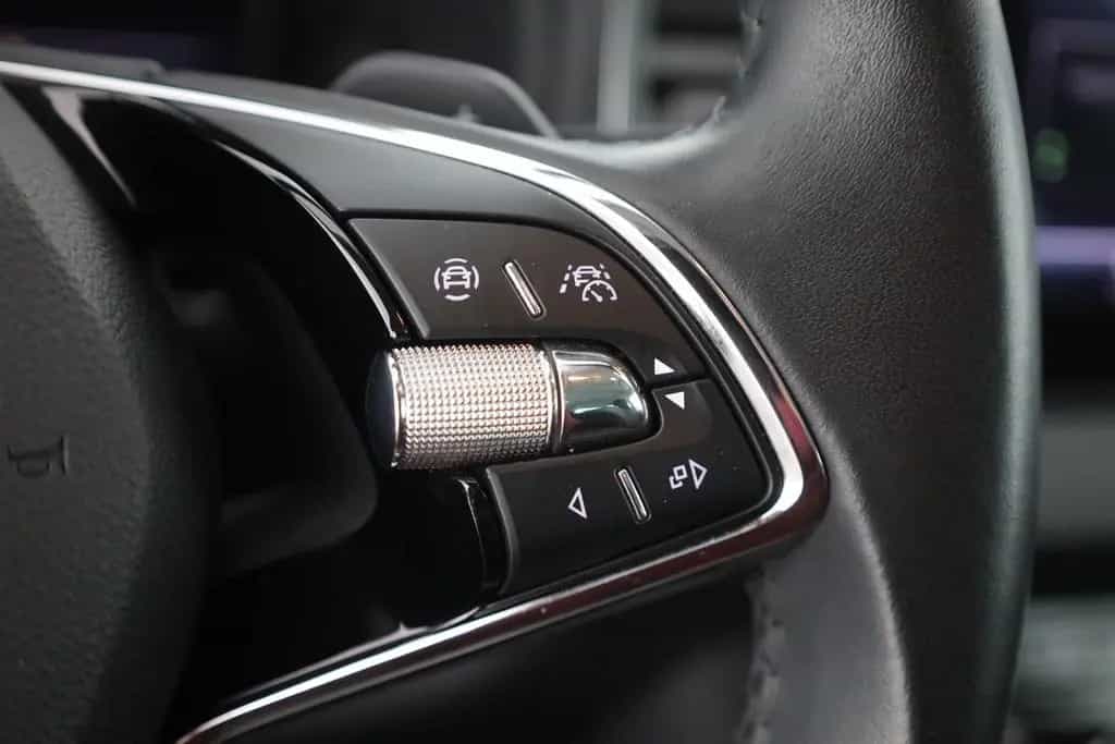 Skoda Karoq 1.5 TSI DSG Style LED Navi Standheizung 06/2022-photo-16