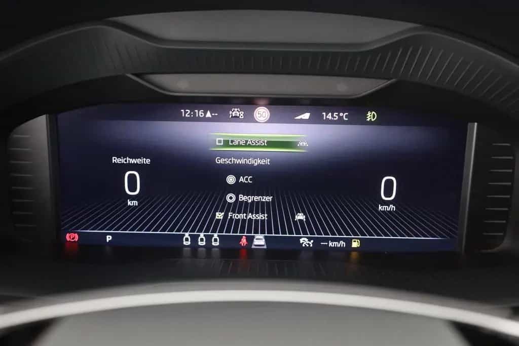 Skoda Karoq 1.5 TSI DSG Style LED Navi Standheizung 06/2022-photo-17