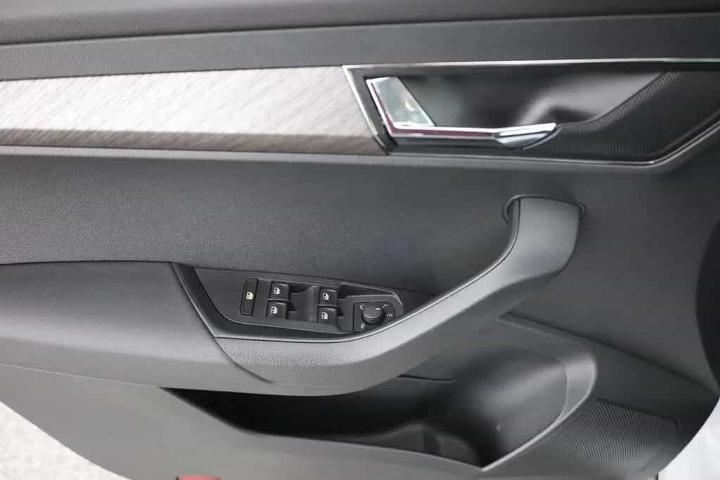 Skoda Karoq 1.5 TSI DSG Style LED Navi Standheizung 06/2022-photo-21