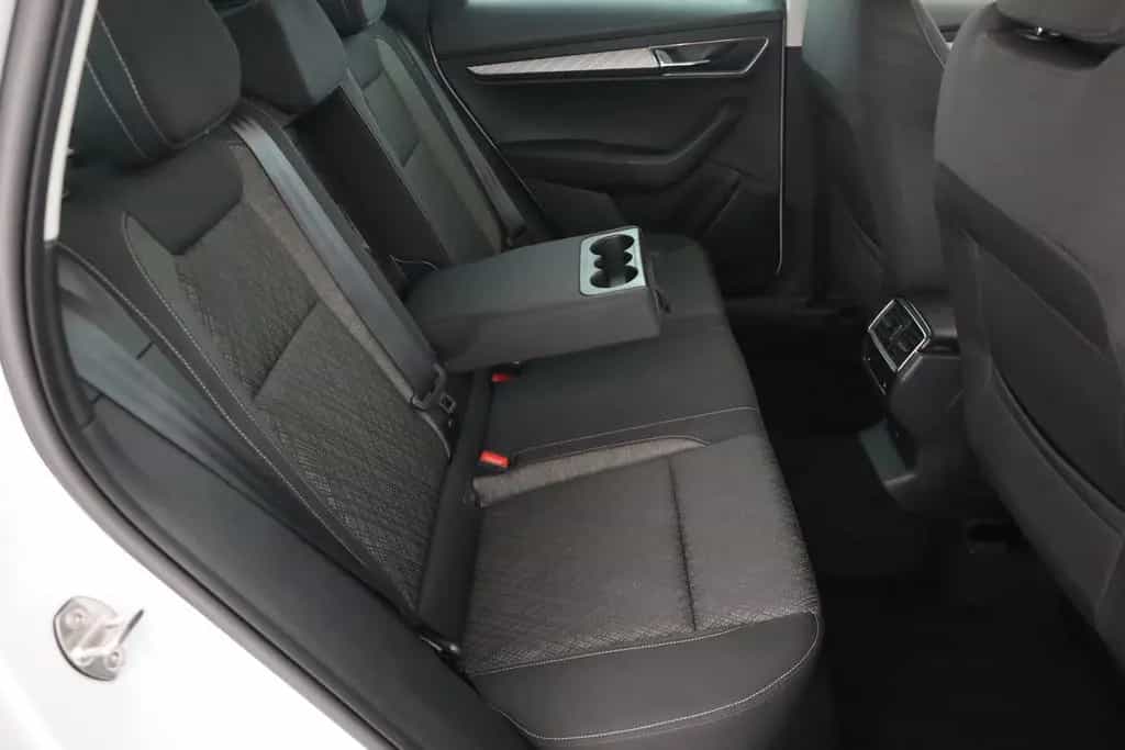 Skoda Karoq 1.5 TSI DSG Style LED Navi Standheizung 06/2022-photo-24