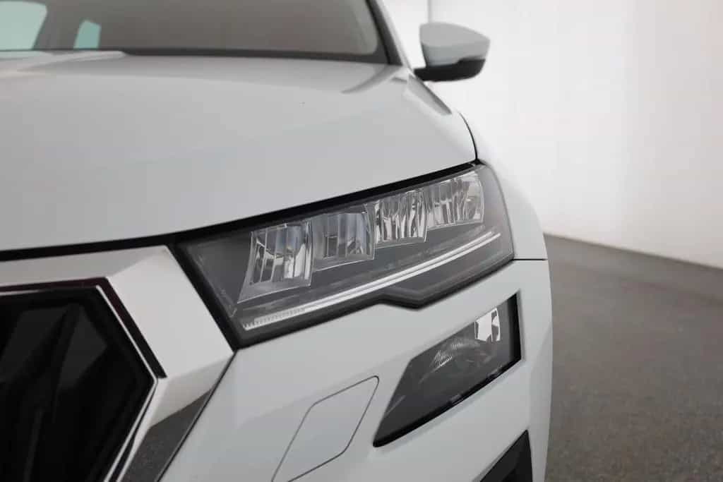 Skoda Karoq 1.5 TSI DSG Style LED Navi Standheizung 06/2022-photo-28