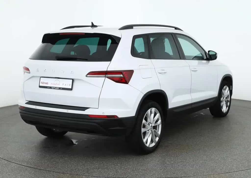 Skoda Karoq 1.5 TSI DSG Style LED Navi Standheizung 06/2022-photo-4