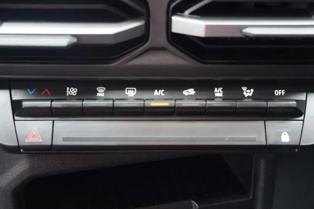 Dacia Duster TCe 130 LED Navi Kamera 04/2025-photo-19